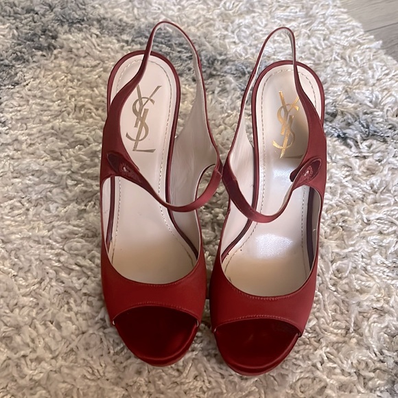 Red - Picture 1 of 4